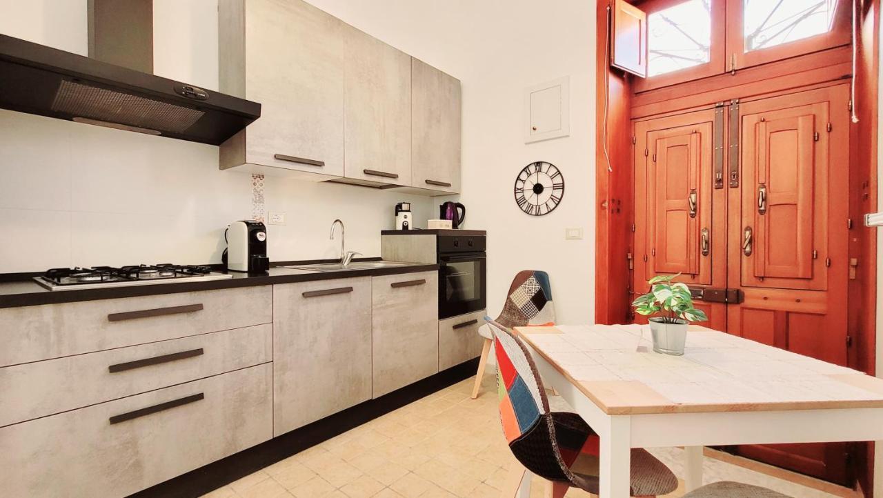 Zanzi 'S Charming Rooms อาโวลา ภายนอก รูปภาพ