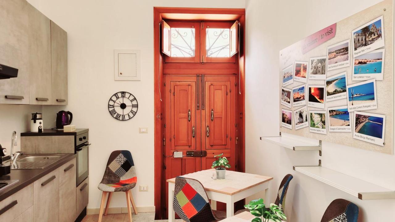 Zanzi 'S Charming Rooms อาโวลา ภายนอก รูปภาพ